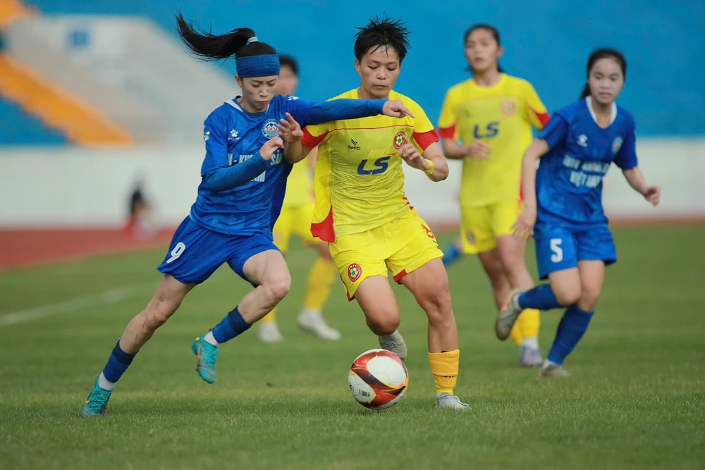 Tin nóng bóng đá Việt hôm nay 20/5: CAHN hướng tới 5 kỷ lục tại V-League; HLV Roland tin U17 Việt Nam tiến bộ tại World Cup - Ảnh 3.