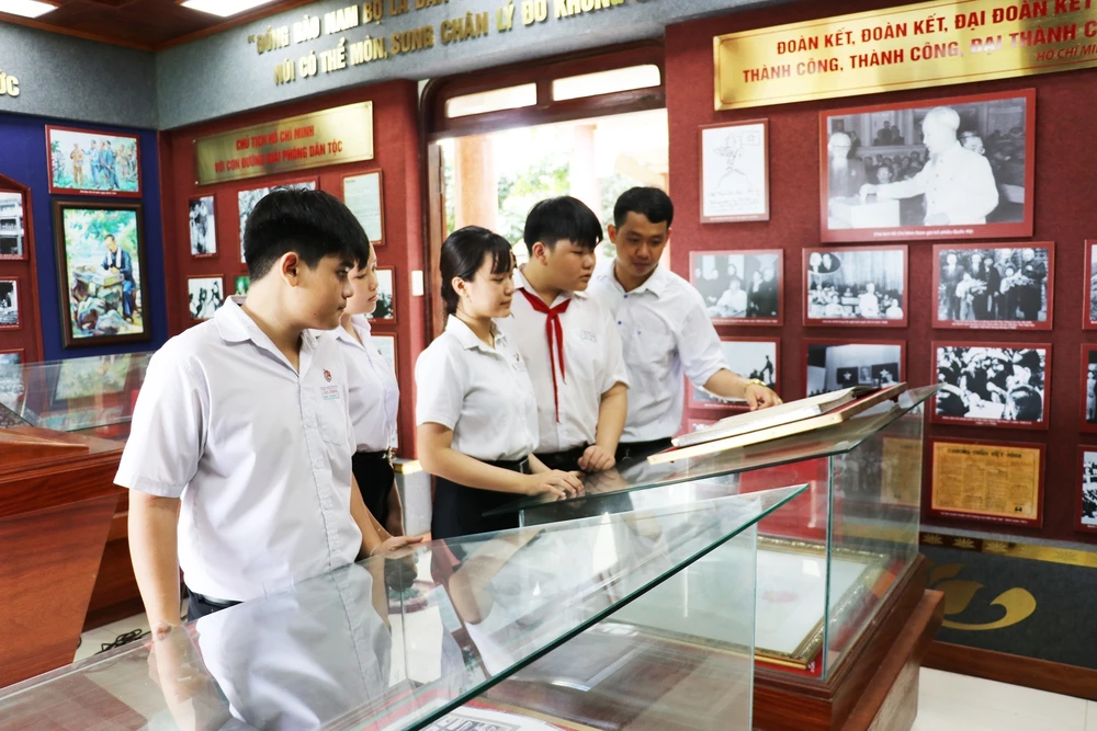Đồng Tháp phát huy giá trị văn hóa, lịch sử của Phủ thờ Chủ tịch Hồ Chí Minh - Ảnh 4. Đồng Tháp phát huy giá trị văn hóa, lịch sử của Phủ thờ Chủ tịch Hồ Chí Minh - Ảnh 4.