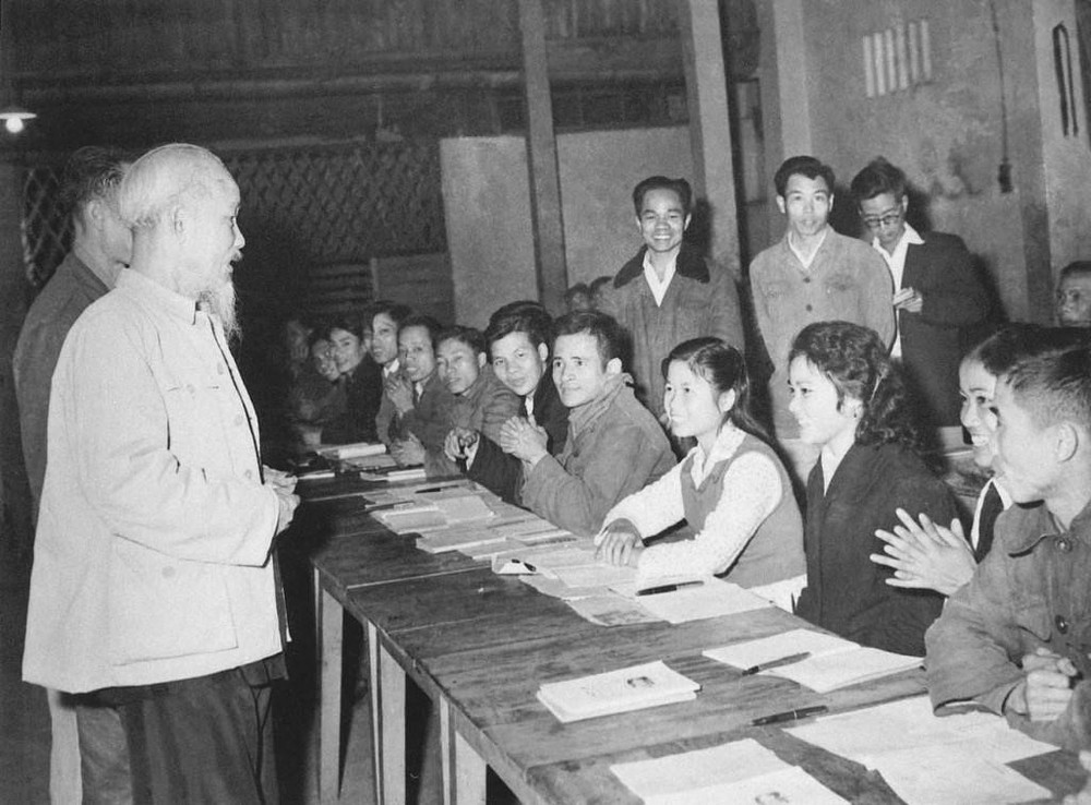 136 năm Ngày sinh Chủ tịch Hồ Chí Minh: Từ khát vọng cứu nước đến giải phóng dân tộc, giải phóng con người - Ảnh 2. 136 năm Ngày sinh Chủ tịch Hồ Chí Minh: Từ khát vọng cứu nước đến giải phóng dân tộc, giải phóng con người - Ảnh 2.