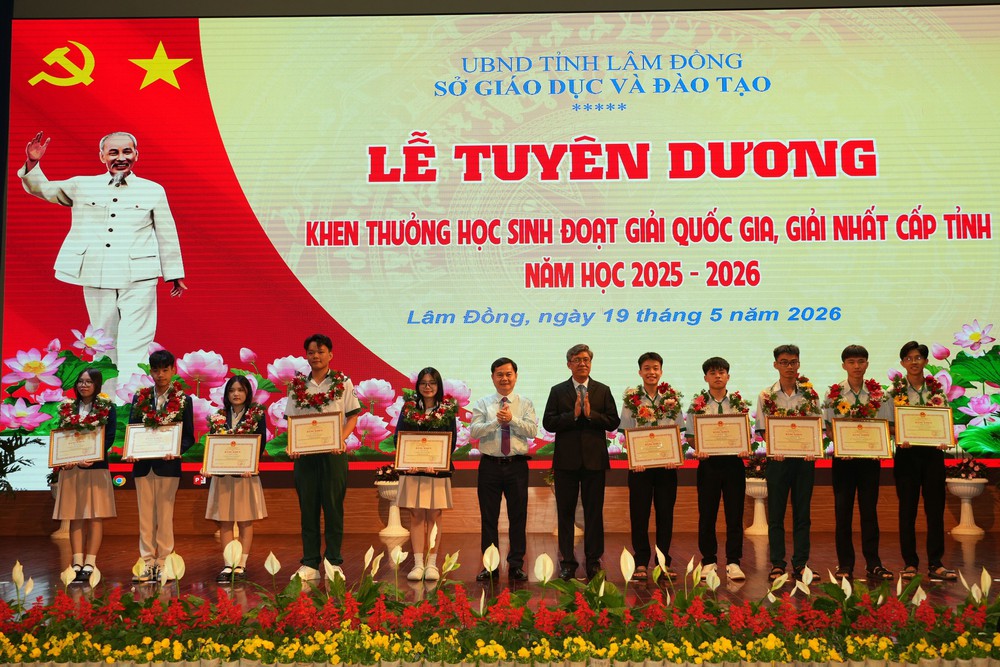 Biểu dương nhiều điển hình tiêu biểu trong ngành Giáo dục và Đào tạo - Ảnh 3.