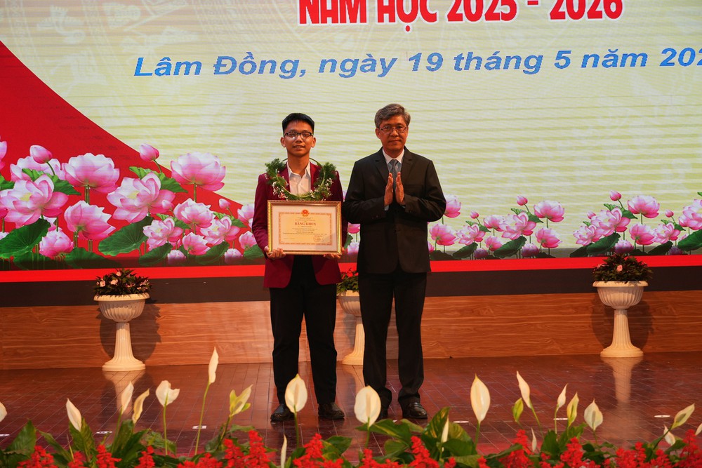 Biểu dương nhiều điển hình tiêu biểu trong ngành Giáo dục và Đào tạo - Ảnh 1.