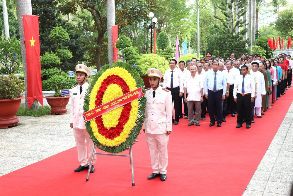 Nhiều hoạt động thiết thực kỷ niệm 136 năm Ngày sinh Chủ tịch Hồ Chí Minh - Ảnh 1. Nhiều hoạt động thiết thực kỷ niệm 136 năm Ngày sinh Chủ tịch Hồ Chí Minh - Ảnh 1.