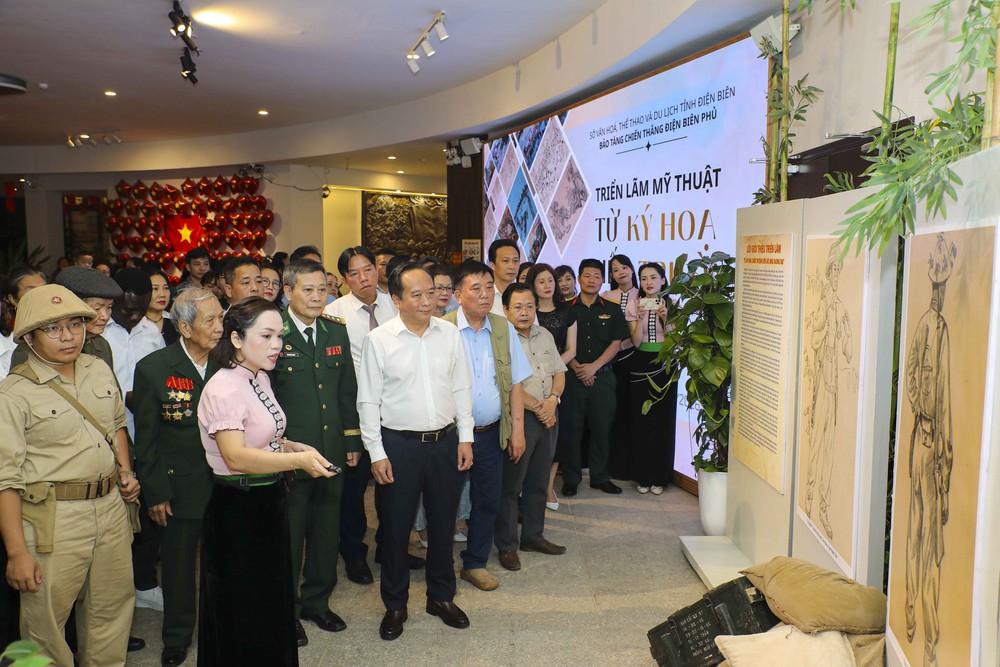Khai mạc triển lãm “Từ ký họa chiến trường đến sắc màu đương đại” - Ảnh 2.
