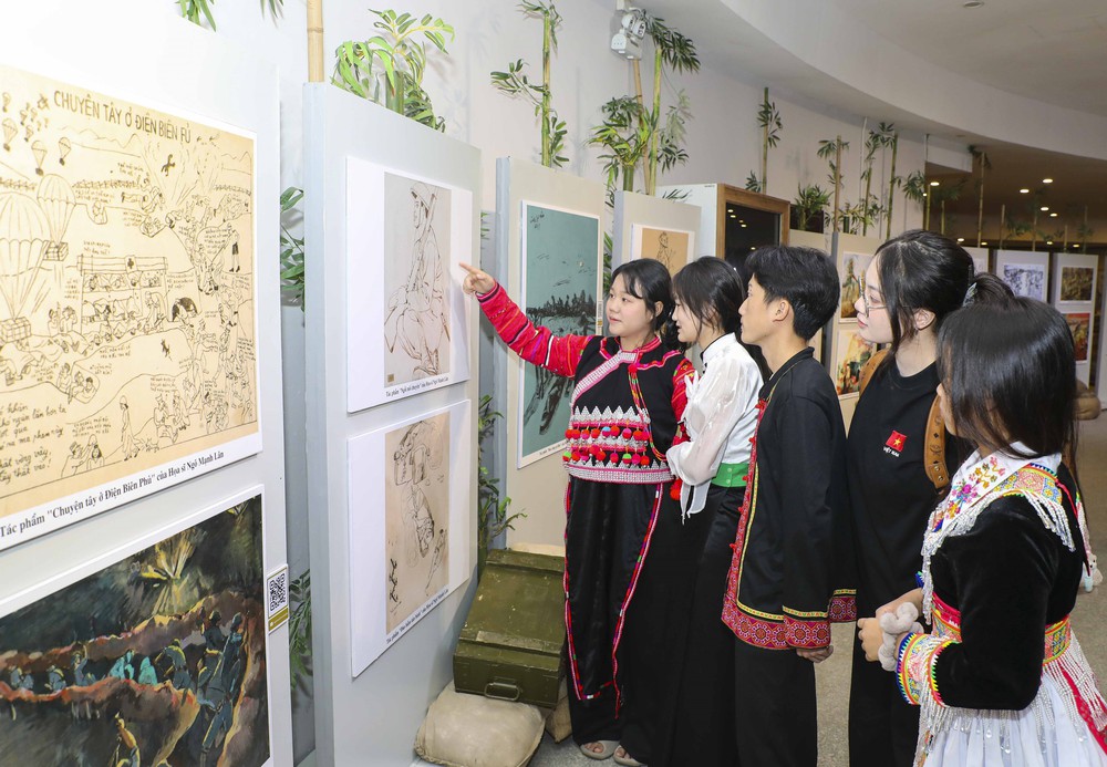 Khai mạc triển lãm “Từ ký họa chiến trường đến sắc màu đương đại” - Ảnh 6.