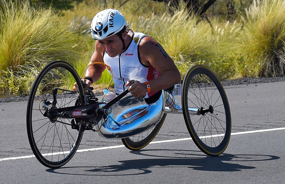 Huyền thoại đua xe ô tô và Paralympic qua đời ở tuổi 59 - Ảnh 2.