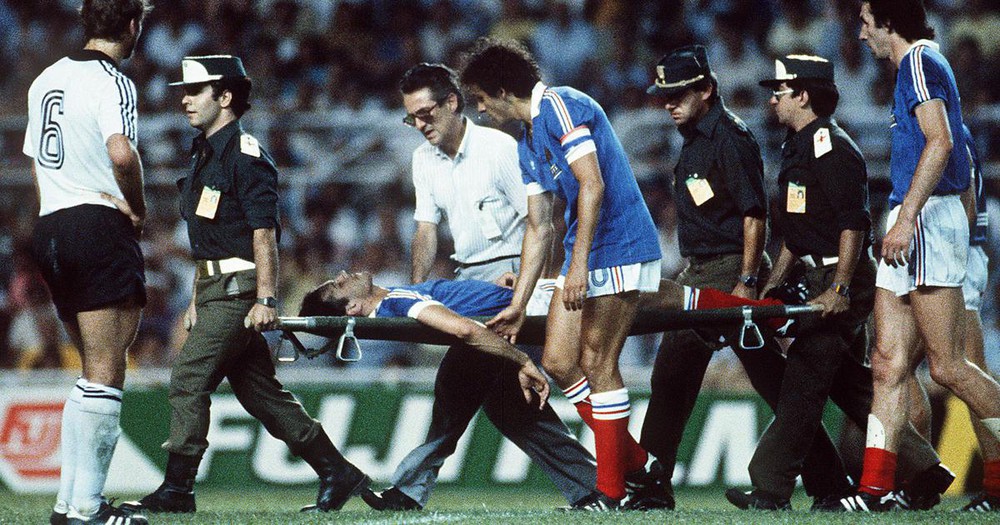 Chuyện World Cup ngày xưa: Seville 1982 - trận cầu vĩ đại nhất nhưng tai tiếng nhất lịch sử - Ảnh 4. Chuyện World Cup ngày xưa: Seville 1982 - trận cầu vĩ đại nhất nhưng tai tiếng nhất lịch sử - Ảnh 4.