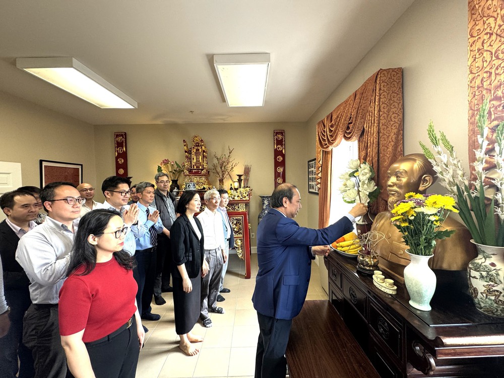 136 năm Ngày sinh Chủ tịch Hồ Chí Minh: Thắt chặt nhịp cầu hữu nghị Việt Nam – Mỹ từ di sản của Người - Ảnh 1. 136 năm Ngày sinh Chủ tịch Hồ Chí Minh: Thắt chặt nhịp cầu hữu nghị Việt Nam – Mỹ từ di sản của Người - Ảnh 1.