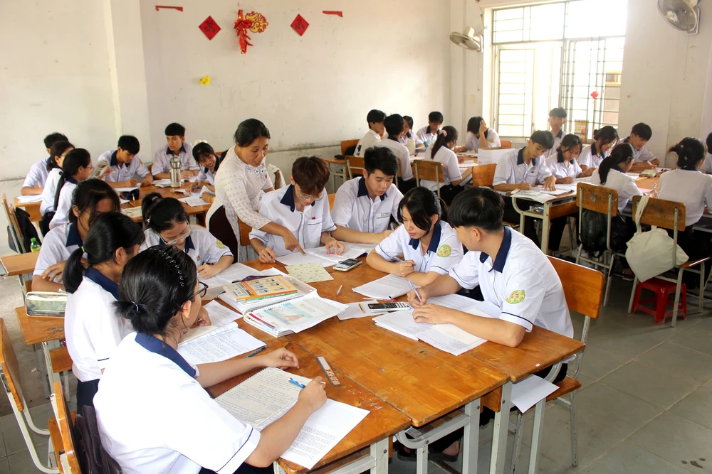 Kỳ thi tốt nghiệp THPT năm 2026: Hỗ trợ học sinh ôn tập, giảm bớt áp lực, căng thẳng - Ảnh 3.