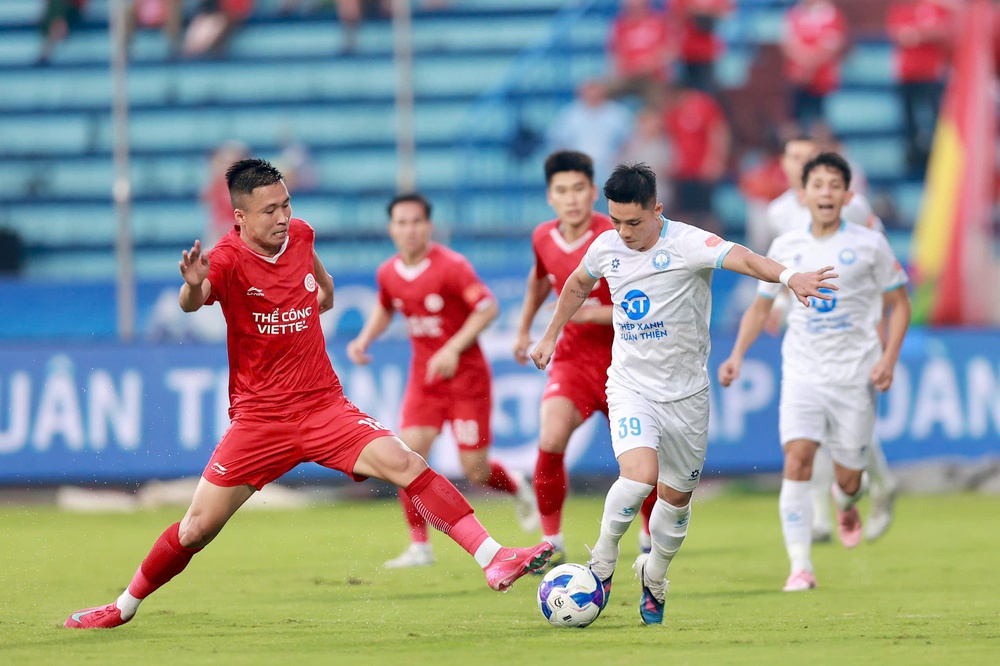 Phạt nặng hậu vệ Thể Công Viettel, V-League mạnh tay để giữ hình ảnh - Ảnh 1.