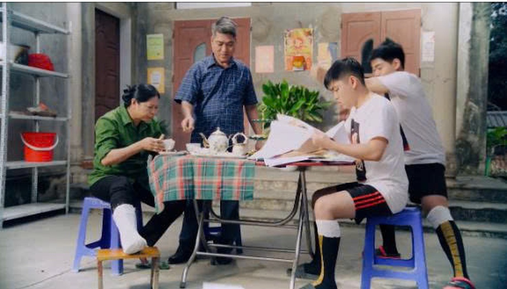 Lần đầu bắn Rap và quay MV, Bà Tuyết bất ngờ nhận được nhiều tán thưởng - Ảnh 3. Lần đầu bắn Rap và quay MV, Bà Tuyết bất ngờ nhận được nhiều tán thưởng - Ảnh 3.