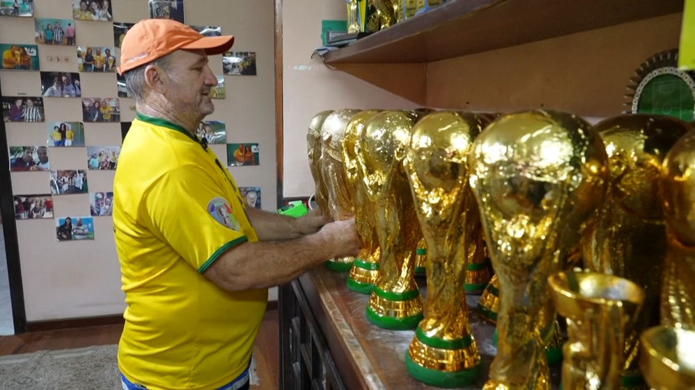 Nghệ nhân hơn 30 năm miệt mài chế tác cúp vàng World Cup - Ảnh 4. Nghệ nhân hơn 30 năm miệt mài chế tác cúp vàng World Cup - Ảnh 4.