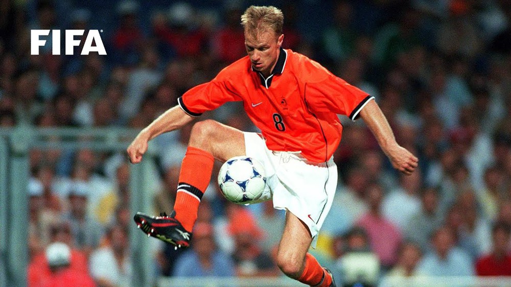 Chuyện World Cup ngày xưa: Dennis Bergkamp - kẻ cầu toàn & cú vẩy má lưu danh lịch sử - Ảnh 3.