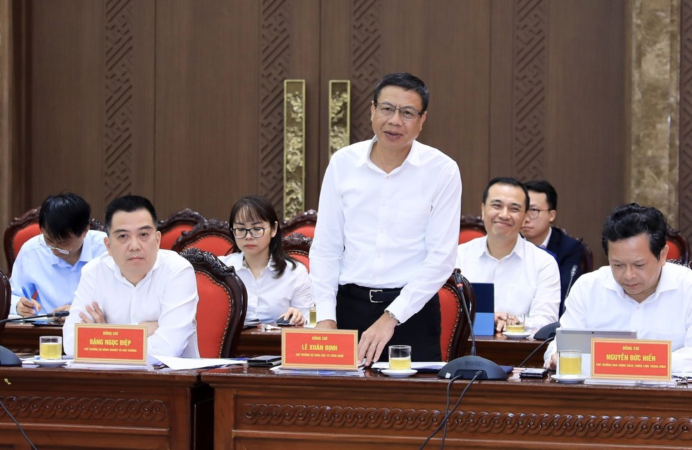 Ban Chỉ đạo xây dựng Đề án “Đổi mới mô hình phát triển đất nước dựa trên khoa học, công nghệ, đổi mới sáng tạo và chuyển đổi số” làm việc với Thành ủy Hà Nội - Ảnh 4. Ban Chỉ đạo xây dựng Đề án “Đổi mới mô hình phát triển đất nước dựa trên khoa học, công nghệ, đổi mới sáng tạo và chuyển đổi số” làm việc với Thành ủy Hà Nội - Ảnh 4.