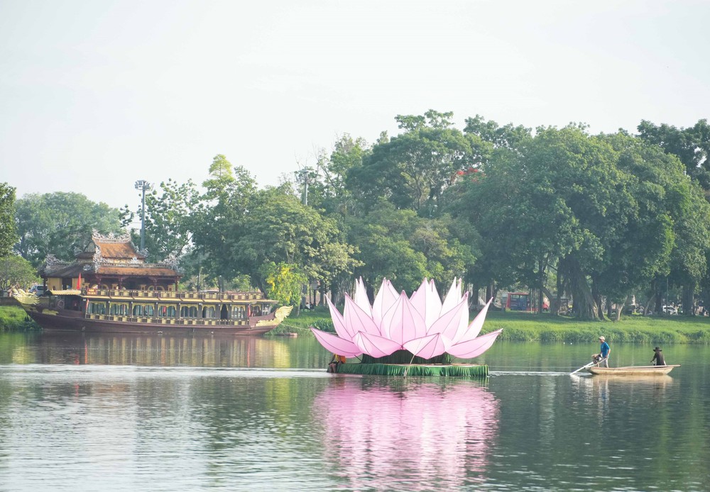 Đại lễ Phật đản phát huy truyền thống tốt đẹp của dân tộc - Ảnh 1.