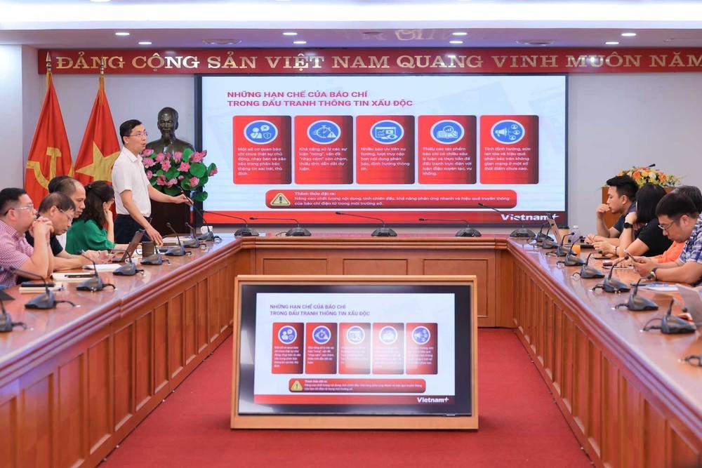 TTXVN tổ chức toạ đàm chuyên đề “Cung cấp thông tin phục vụ các bài viết về bảo vệ nền tảng tư tưởng của Đảng” - Ảnh 3. TTXVN tổ chức toạ đàm chuyên đề “Cung cấp thông tin phục vụ các bài viết về bảo vệ nền tảng tư tưởng của Đảng” - Ảnh 3.