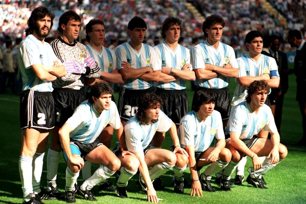 Chuyện World Cup ngày xưa: Khi "kẻ vô danh" quật ngã nhà vô địch Argentina, tạo nên cú sốc lớn nhất lịch sử  - Ảnh 1.
