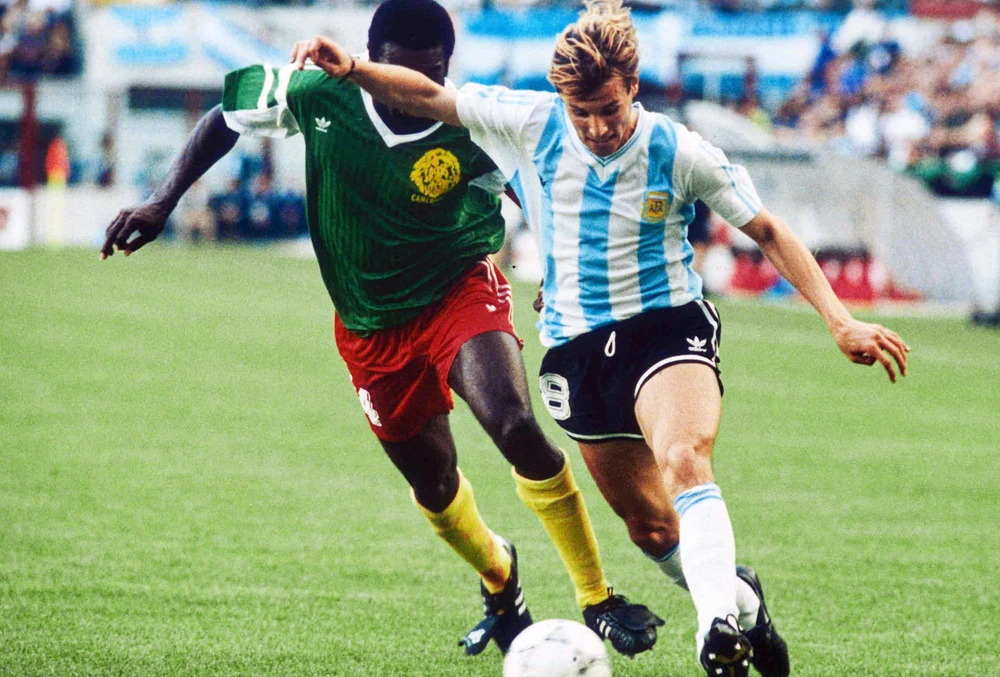 Chuyện World Cup ngày xưa: Khi "kẻ vô danh" quật ngã nhà vô địch Argentina, tạo nên cú sốc lớn nhất lịch sử  - Ảnh 5.