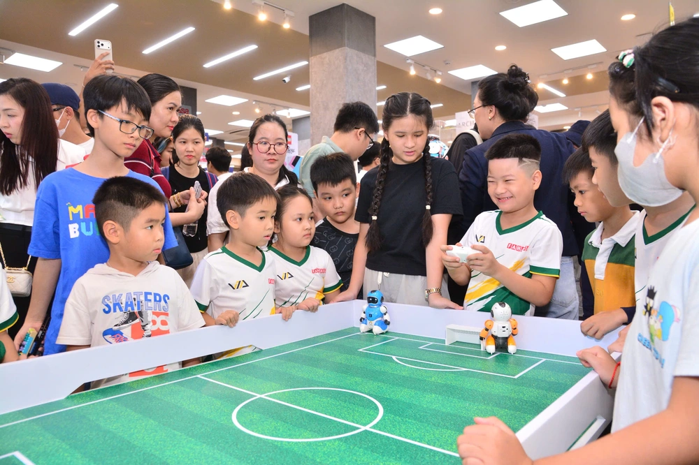 Sân chơi bóng đá mùa hè "Goals Kid" chính thức khai mạc tại TP.HCM - Ảnh 1. Sân chơi bóng đá mùa hè "Goals Kid" chính thức khai mạc tại TP.HCM - Ảnh 1.