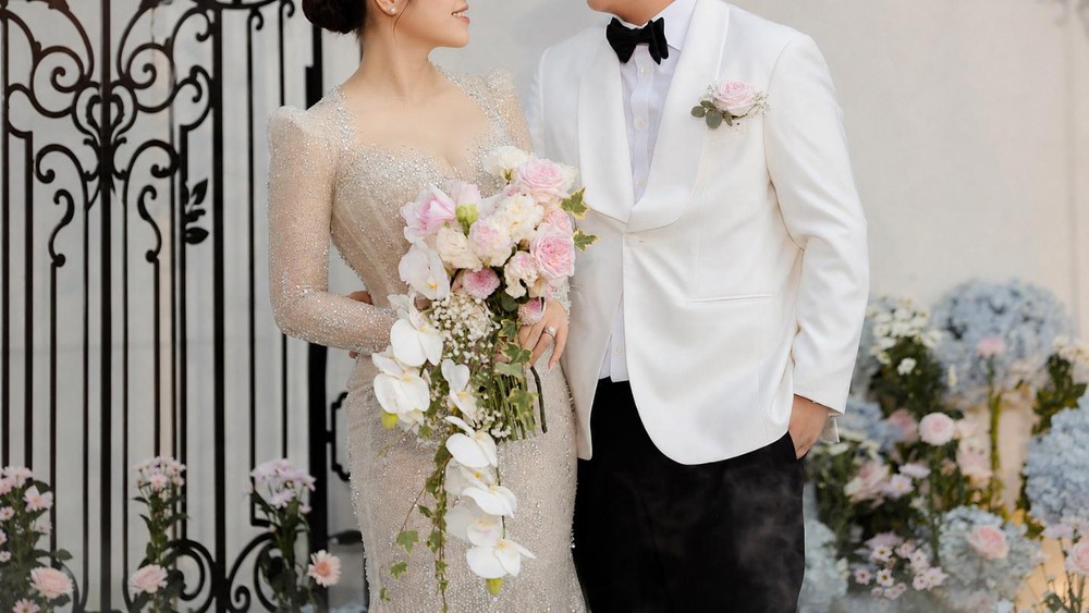 Hoa cưới: câu chuyện phía sau bó hoa cầm tay cô dâu tại PHG Floral - Ảnh 1. Hoa cưới: câu chuyện phía sau bó hoa cầm tay cô dâu tại PHG Floral - Ảnh 1.