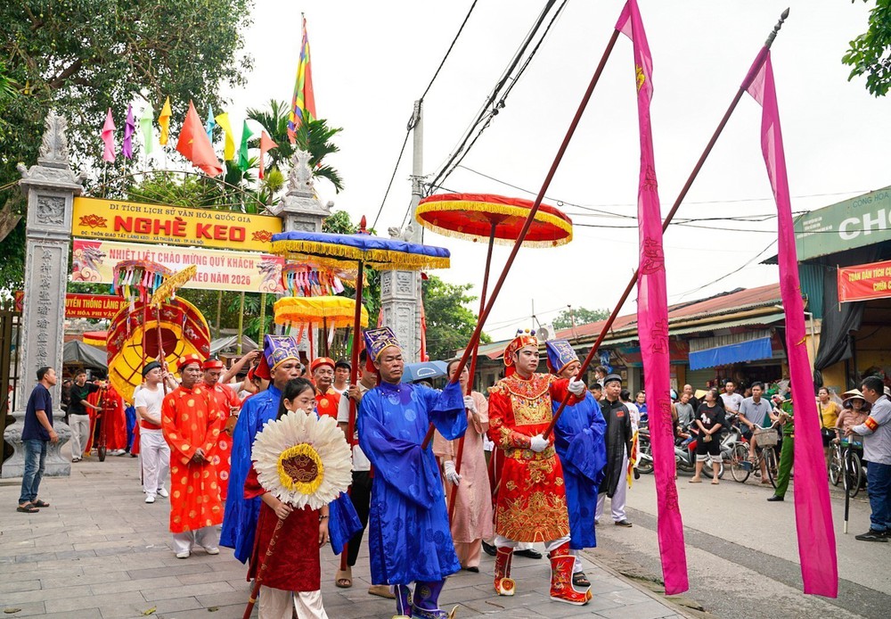 Ấn tượng nghi thức "Phong áo Phật" tại Lễ hội làng Keo - Ảnh 1. Ấn tượng nghi thức "Phong áo Phật" tại Lễ hội làng Keo - Ảnh 1.