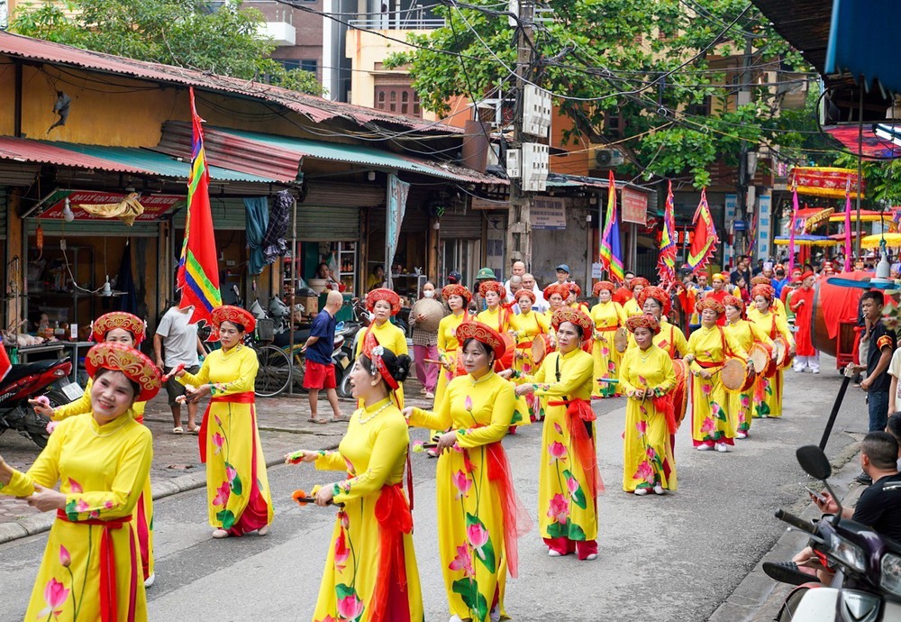 Ấn tượng nghi thức "Phong áo Phật" tại Lễ hội làng Keo - Ảnh 10. Ấn tượng nghi thức "Phong áo Phật" tại Lễ hội làng Keo - Ảnh 10.