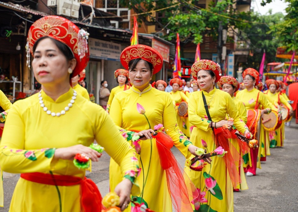 Ấn tượng nghi thức "Phong áo Phật" tại Lễ hội làng Keo - Ảnh 11. Ấn tượng nghi thức "Phong áo Phật" tại Lễ hội làng Keo - Ảnh 11.