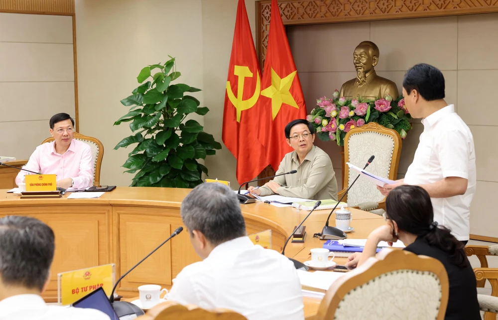 Phó Thủ tướng Hồ Quốc Dũng: Quy hoạch sử dụng đất quốc gia phải bám sát mục tiêu phát triển nhanh, bền vững - Ảnh 2. Phó Thủ tướng Hồ Quốc Dũng: Quy hoạch sử dụng đất quốc gia phải bám sát mục tiêu phát triển nhanh, bền vững - Ảnh 2.