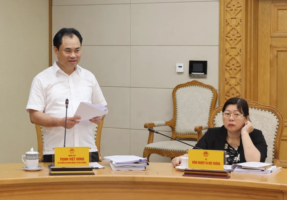Phó Thủ tướng Hồ Quốc Dũng: Quy hoạch sử dụng đất quốc gia phải bám sát mục tiêu phát triển nhanh, bền vững - Ảnh 4. Phó Thủ tướng Hồ Quốc Dũng: Quy hoạch sử dụng đất quốc gia phải bám sát mục tiêu phát triển nhanh, bền vững - Ảnh 4.