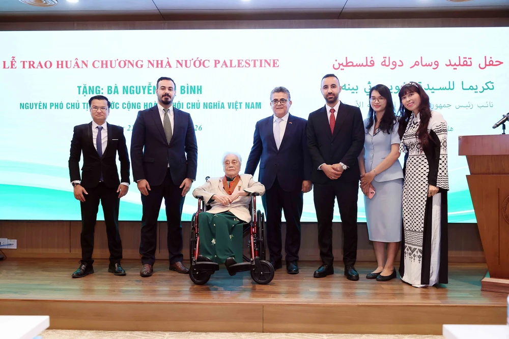Trao Huân chương Nhà nước Palestine tặng nguyên Phó Chủ tịch nước Nguyễn Thị Bình - Ảnh 6. Trao Huân chương Nhà nước Palestine tặng nguyên Phó Chủ tịch nước Nguyễn Thị Bình - Ảnh 6.