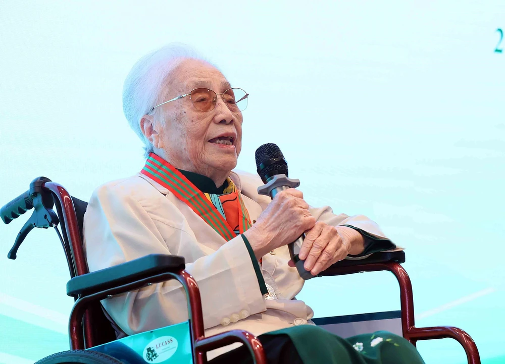 Trao Huân chương Nhà nước Palestine tặng nguyên Phó Chủ tịch nước Nguyễn Thị Bình - Ảnh 3. Trao Huân chương Nhà nước Palestine tặng nguyên Phó Chủ tịch nước Nguyễn Thị Bình - Ảnh 3.