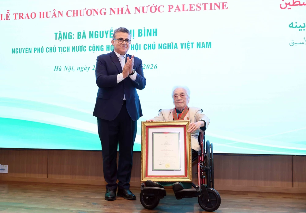 Trao Huân chương Nhà nước Palestine tặng nguyên Phó Chủ tịch nước Nguyễn Thị Bình - Ảnh 1. Trao Huân chương Nhà nước Palestine tặng nguyên Phó Chủ tịch nước Nguyễn Thị Bình - Ảnh 1.