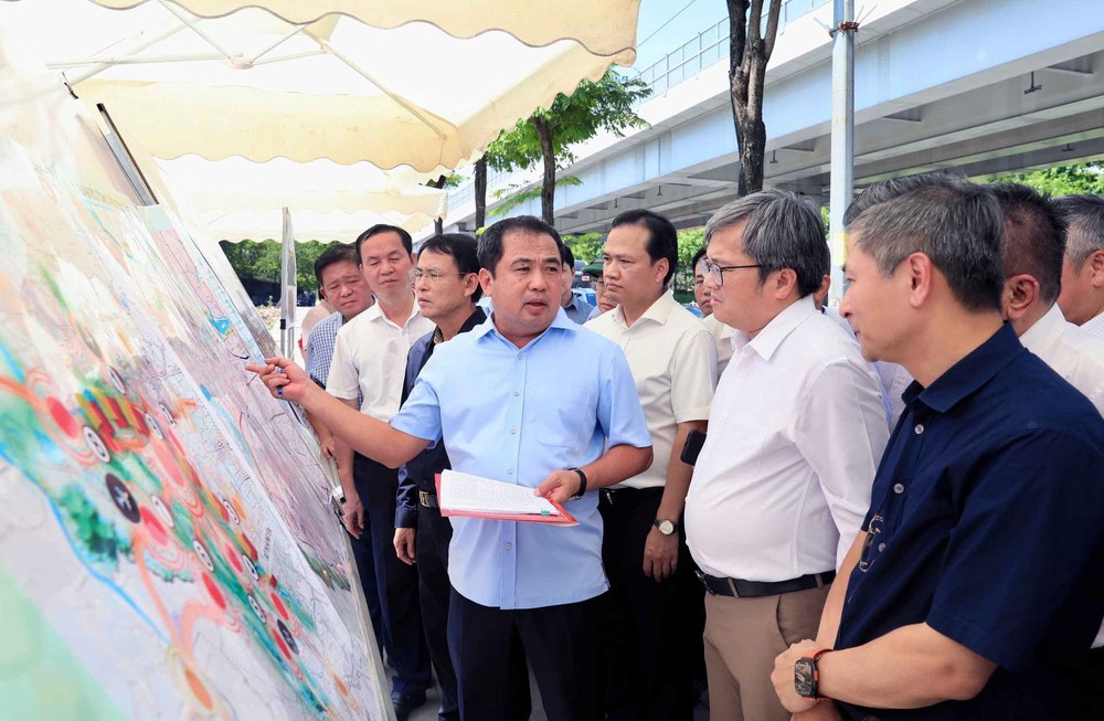 Bí thư Thành ủy Hà Nội yêu cầu tăng tốc hoàn thiện giao thông trục Tây Thăng Long - Ảnh 2.