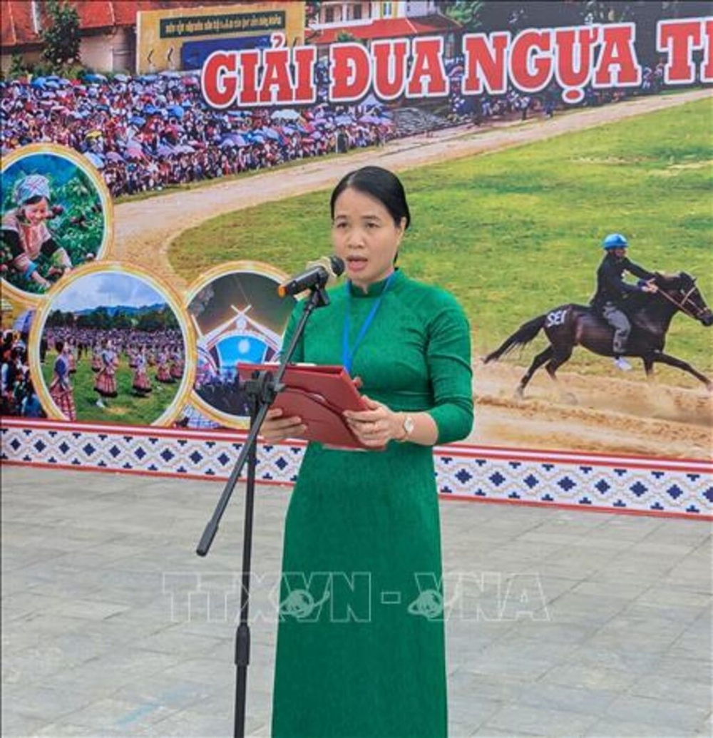 Nài ngựa vô địch giải đua ngựa truyền thống Bắc Hà 2026 nhận thưởng 50 triệu đồng - Ảnh 1.