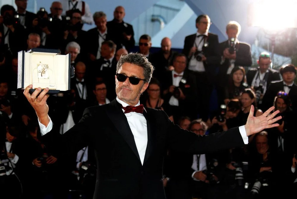 LHP Cannes 2026: Cristian Mungiu thắng Cành cọ vàng lần hai, Neon nối dài chuỗi thành tích ấn tượng - Ảnh 4. LHP Cannes 2026: Cristian Mungiu thắng Cành cọ vàng lần hai, Neon nối dài chuỗi thành tích ấn tượng - Ảnh 4.