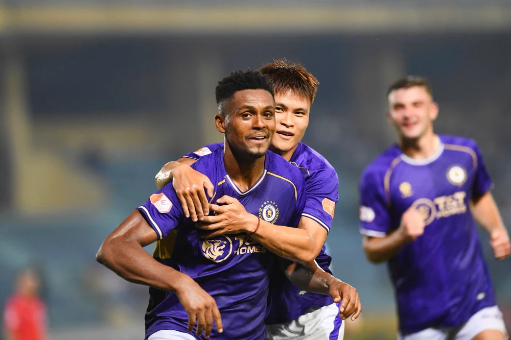 Hà Nội FC đánh bại Thép Xanh Nam Định 2-1 ở vòng 24 V-League Hà Nội FC đánh bại Thép Xanh Nam Định 2-1 ở vòng 24 V-League