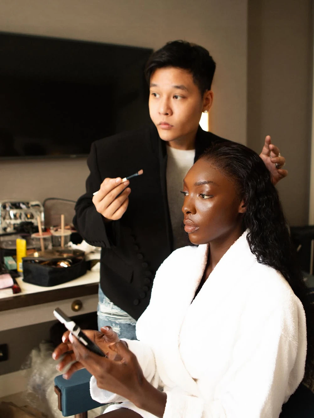 Quân Nguyễn & Pu Lê định hình phong cách cho Miss World 2024 tại thảm đỏ Cannes 2026 - Ảnh 7. Quân Nguyễn & Pu Lê định hình phong cách cho Miss World 2024 tại thảm đỏ Cannes 2026 - Ảnh 7.