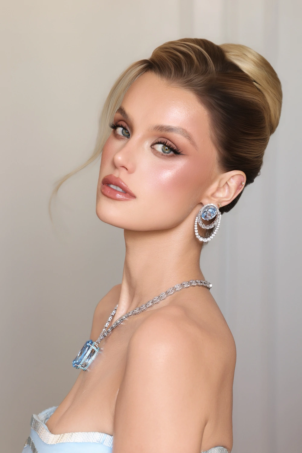 Quân Nguyễn & Pu Lê định hình phong cách cho Miss World 2024 tại thảm đỏ Cannes 2026 - Ảnh 2. Quân Nguyễn & Pu Lê định hình phong cách cho Miss World 2024 tại thảm đỏ Cannes 2026 - Ảnh 2.