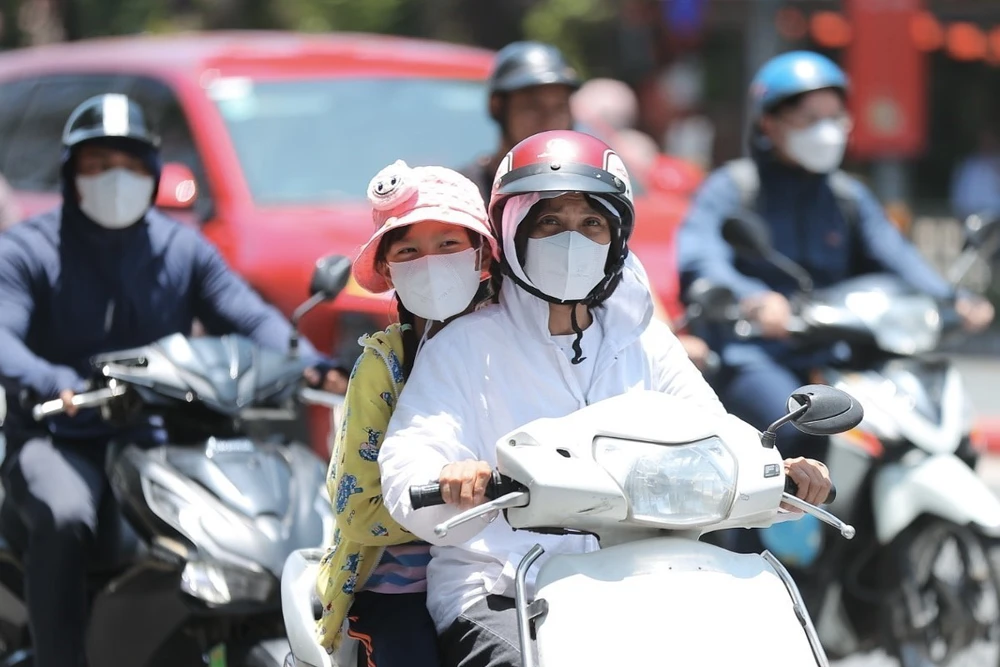 Nắng nóng ở Bắc Bộ và Trung Bộ có khả năng kéo dài đến 28/5 - Ảnh 1.