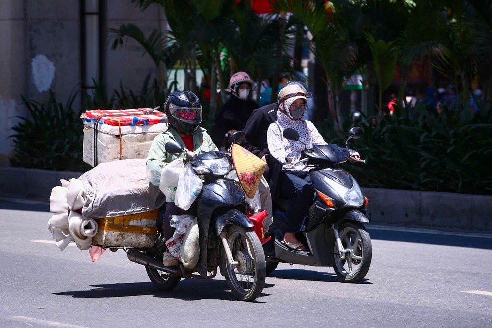 Chủ động bảo vệ sức khỏe khi nắng nóng kéo dài - Ảnh 1. Chủ động bảo vệ sức khỏe khi nắng nóng kéo dài - Ảnh 1.
