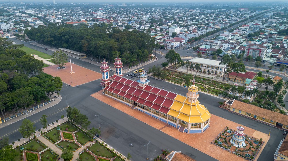 Tòa Thánh Cao Đài Tây Ninh - điểm nhấn du lịch văn hóa độc đáo vùng Nam Bộ - Ảnh 1.