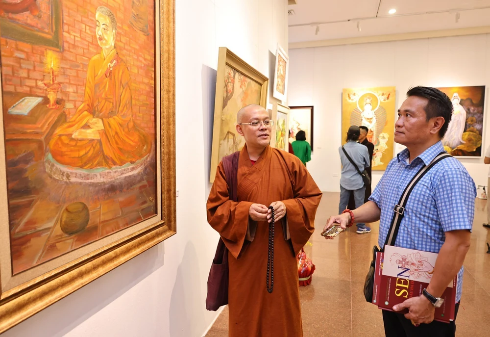 Triển lãm "Sen đầu hạ IX" - nghệ thuật kết nối cái đẹp với ánh sáng từ bi, trí tuệ của Đạo Phật - Ảnh 5. Triển lãm "Sen đầu hạ IX" - nghệ thuật kết nối cái đẹp với ánh sáng từ bi, trí tuệ của Đạo Phật - Ảnh 5.