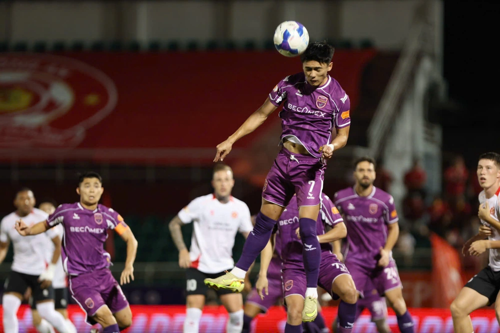 V-League 2025/26 chứng kiến hai thái cực và tiền thôi là chưa đủ - Ảnh 4. V-League 2025/26 chứng kiến hai thái cực và tiền thôi là chưa đủ - Ảnh 4.