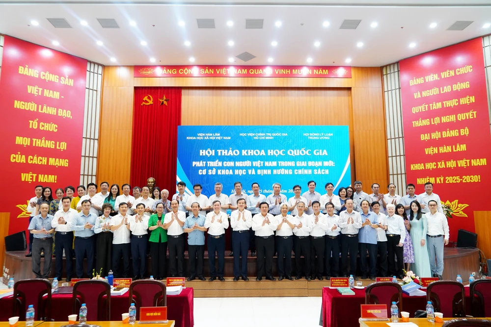 Hướng tới phát triển toàn diện con người Việt Nam - Ảnh 5. Hướng tới phát triển toàn diện con người Việt Nam - Ảnh 5.