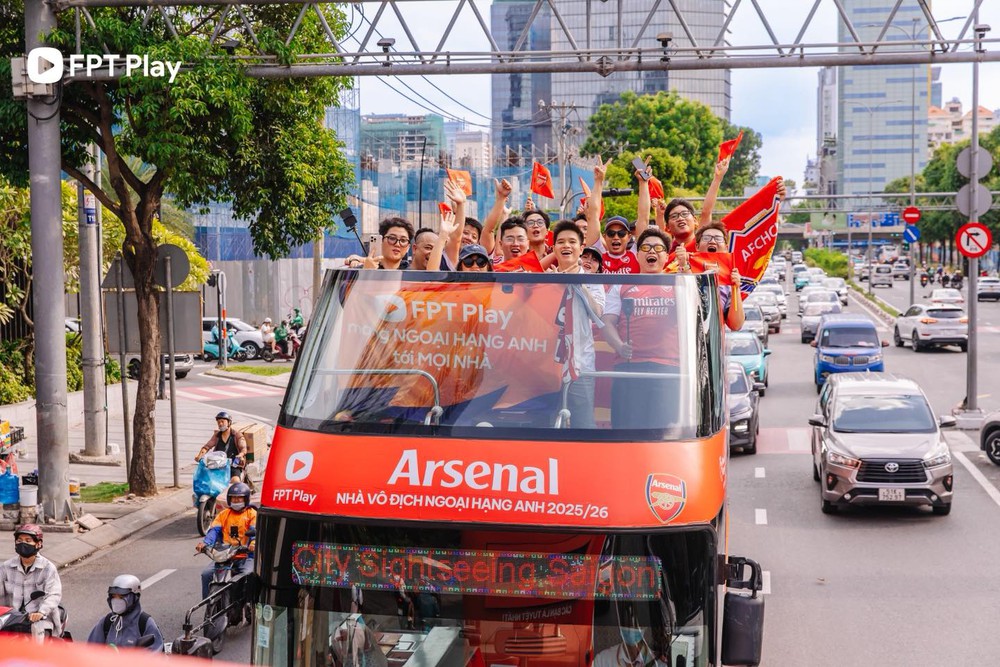 CĐV trên khắp thế giới diễu hành, mổ bò ăn mừng chức vô địch của Arsenal - Ảnh 17.