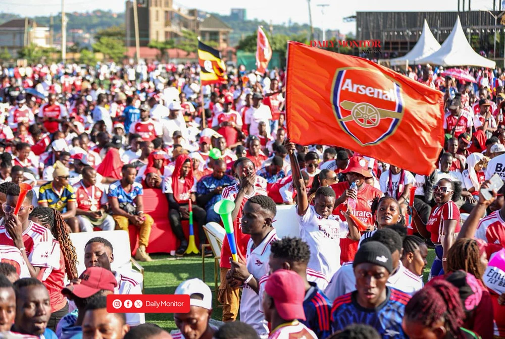 CĐV trên khắp thế giới diễu hành, mổ bò ăn mừng chức vô địch của Arsenal - Ảnh 11.