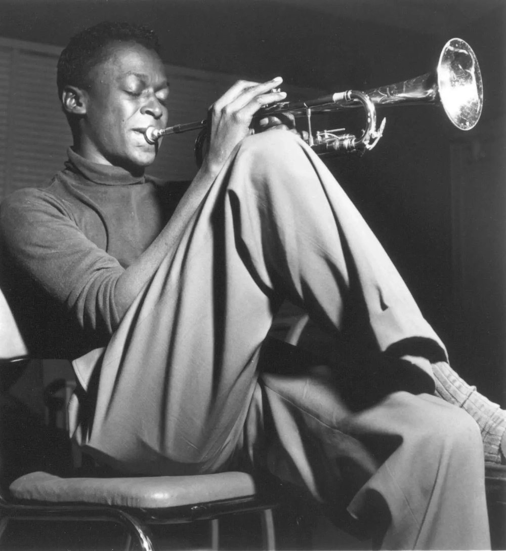 Một thế kỷ Miles Davis: Huyền thoại trumpet khiến jazz thay đổi mãi mãi - Ảnh 2. Một thế kỷ Miles Davis: Huyền thoại trumpet khiến jazz thay đổi mãi mãi - Ảnh 2.