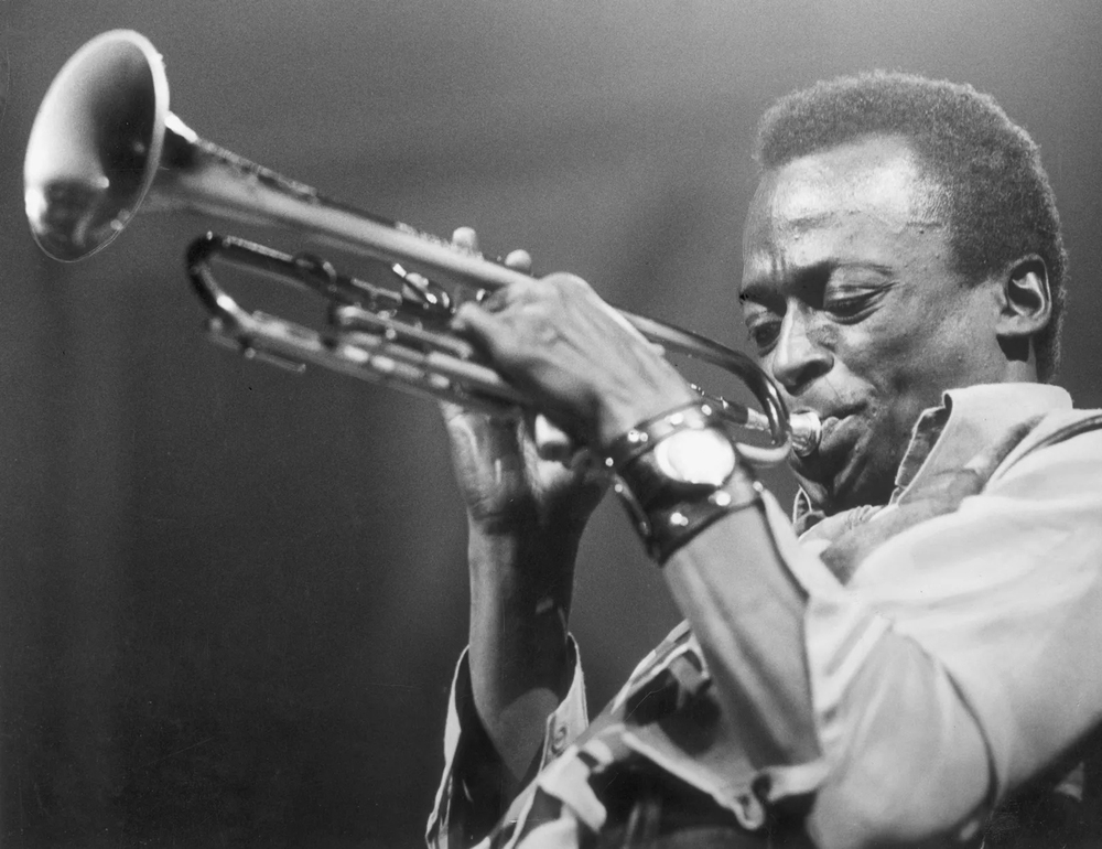 Một thế kỷ Miles Davis: Huyền thoại trumpet khiến jazz thay đổi mãi mãi - Ảnh 1. Một thế kỷ Miles Davis: Huyền thoại trumpet khiến jazz thay đổi mãi mãi - Ảnh 1.