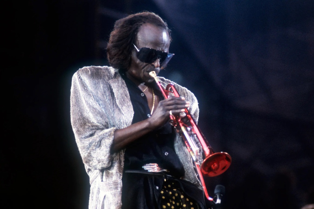 Một thế kỷ Miles Davis: Huyền thoại trumpet khiến jazz thay đổi mãi mãi - Ảnh 7. Một thế kỷ Miles Davis: Huyền thoại trumpet khiến jazz thay đổi mãi mãi - Ảnh 7.