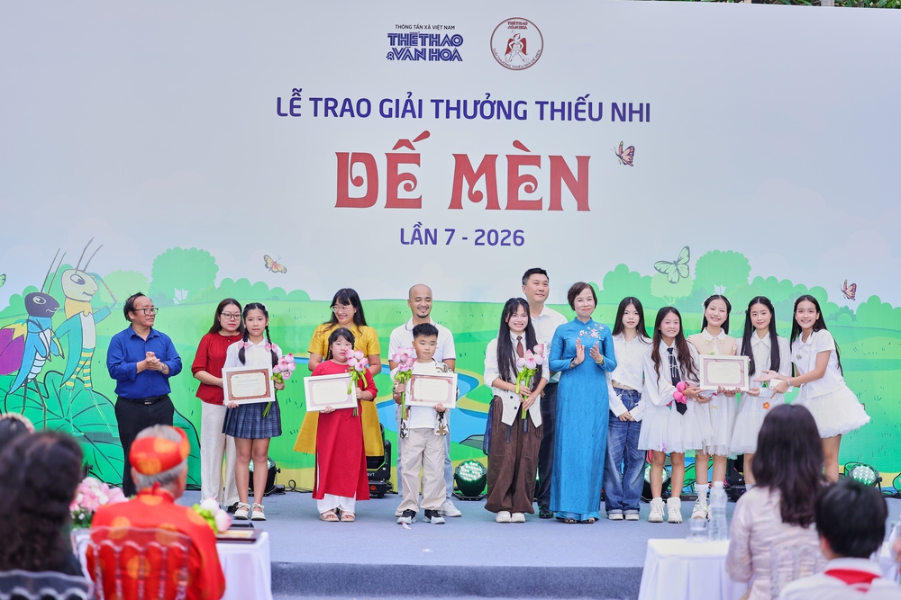 Góc nhìn 365: Đọc, học và "nhịp cầu" Dế Mèn - Ảnh 1. Góc nhìn 365: Đọc, học và "nhịp cầu" Dế Mèn - Ảnh 1.