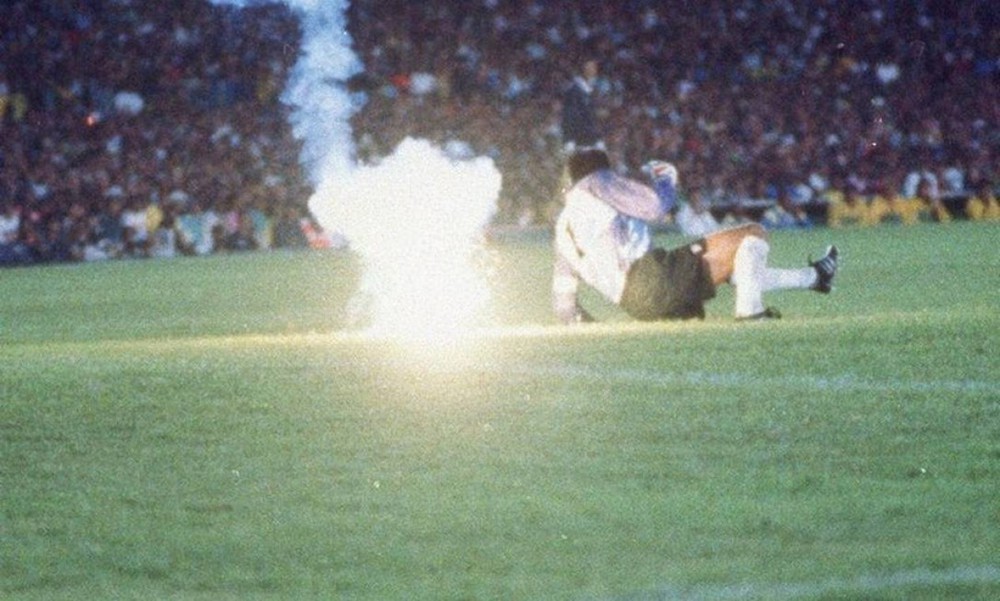 Chuyện World Cup ngày xưa: Màn kịch đẫm toan tính ở & âm mưu loại Brazil ở Maracana 1989 - Ảnh 4. Chuyện World Cup ngày xưa: Màn kịch đẫm toan tính ở & âm mưu loại Brazil ở Maracana 1989 - Ảnh 4.
